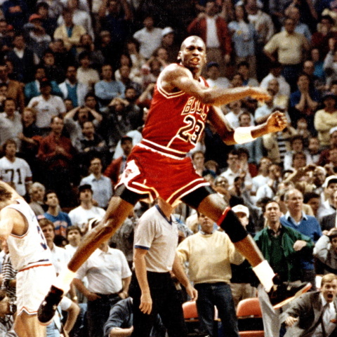 Ο Μάικλ Τζόρνταν μετά το πιο διάσημο καλάθι του 