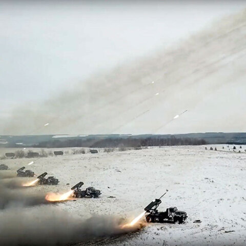 Στρατιωτική άσκηση με βομβαρδισμό στόχων από τον ρωσικό στρατό