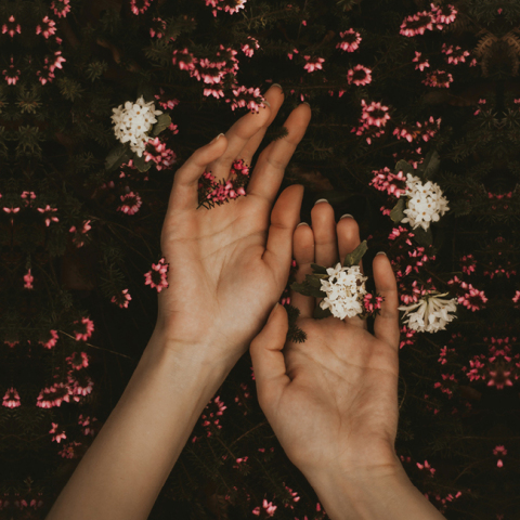 7 εύκολα tips για να έχεις πάντα απαλά, υγιή και νεανικά χέρια