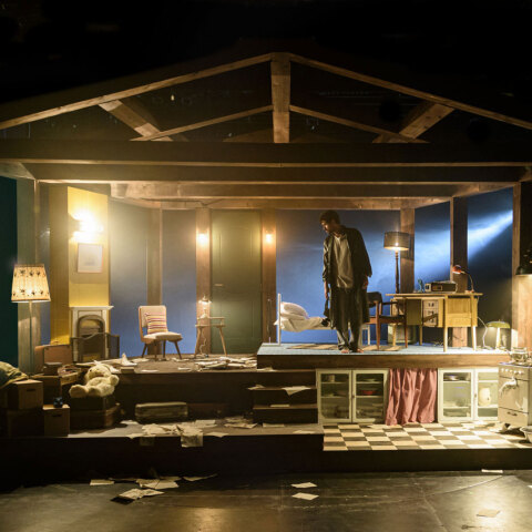 Ο Ορφέας Αυγουστίδης στην θεατρική παράσταση «Η μηχανή του Τούρινγκ»