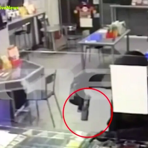 Με το όπλο στο χέρι ο ληστής στο πρακτορείο ΟΠΑΠ στη Γλυφάδα