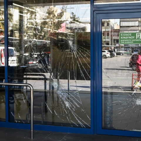 Επίθεση στο σούπερ μάρκετ της Lidl Ελλάς στο Ίλιον