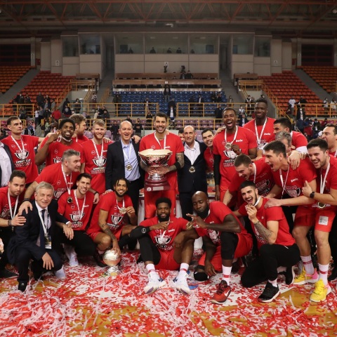 Κύπελλο μπάσκετ Final 4: Την κατάκτηση του δέκατου τίτλου της ιστορίας του πανηγυρίζει ο Ολυμπιακός - Κέρδισε τον Παναθηναϊκό με ανατροπή και σκορ 81-73.