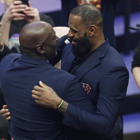 Ο ΛεΜπρόν Τζέιμς και ο Μάικλ Τζόρνταν