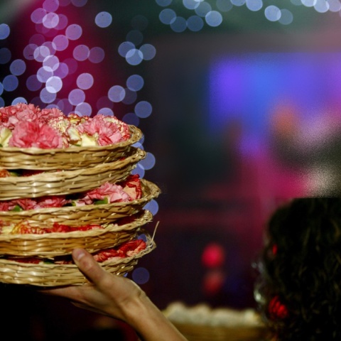 Λουλούδια σε νυχτερινό κέντρο