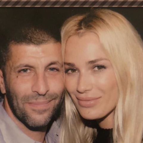 Ο δολοφονημένος επιχειρηματίας, Γιάννης Μακρής, με τη σύζυγό του, Βικτώρια Καρύδα