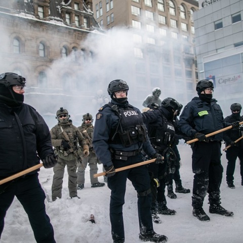 Οτάβα: Η αστυνομία ασφάλισε την πόλη & απομάκρυνε τους διαδηλωτές