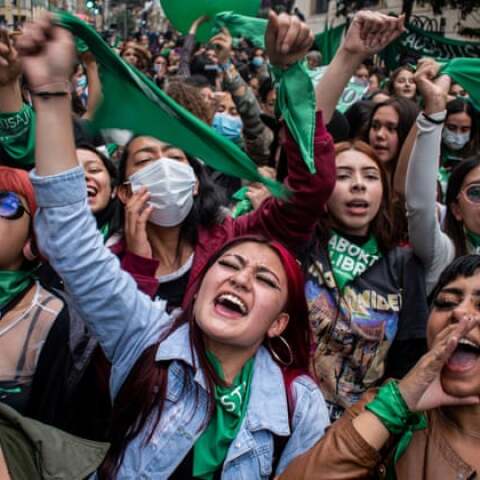 Ιστορική νίκη: Η Κολομβία νομιμοποίησε τις αμβλώσεις