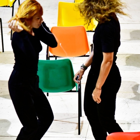 "2 αδελφές, Μυρτώ και Γιούλικα"