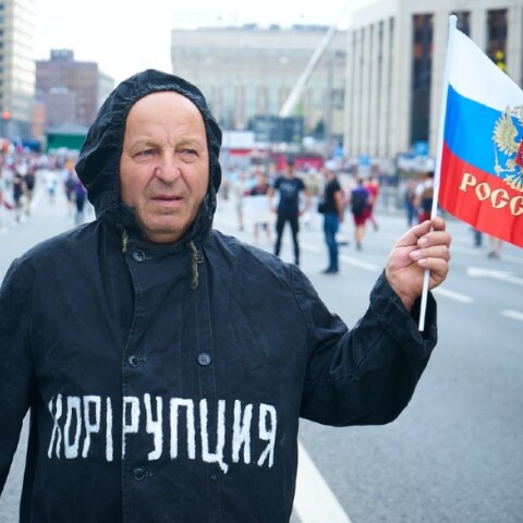 Ρώσος πολίτης στους δρόμους της χώρας μετά το διάγγελμα Πούτιν