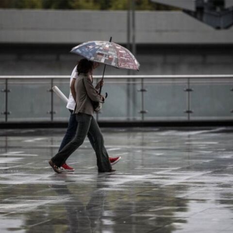 Καιρός αύριο: Βροχές σε Αττική, Θεσσαλονίκη – «Πέφτει» η θερμοκρασία