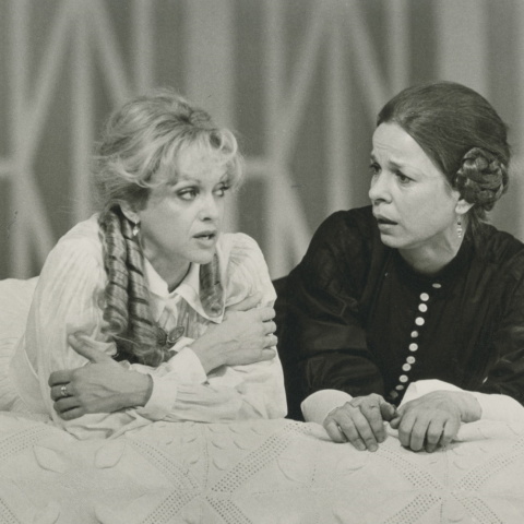 «Ο Βασιλικός» (1986). Έφη Ροδίτη (Ρονκάλαινα), Μαρία Δημητριάδου (Λανάρω). 