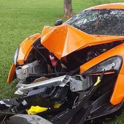 Ο Παουλίνιο έκανε σμπαράλια McLaren αξίας 600.000€ (video)