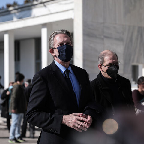 Ο Παύλος Γερουλάνος με μάσκα για τον κορωνοϊό