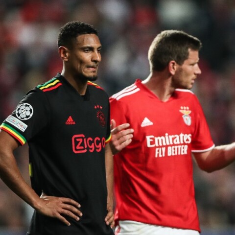 Στιγμιότυπο από τον αγώνα της Μπενφίκα με τον Άγιαξ