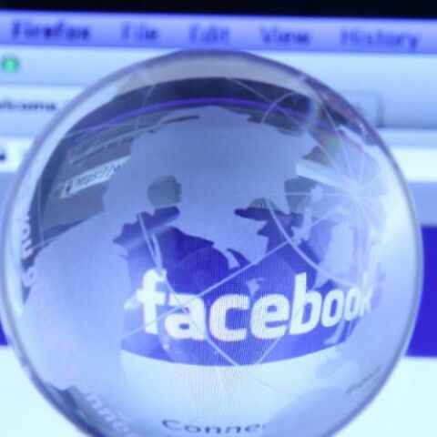 Η Ρωσία περιορίζει την πρόσβαση στο Facebook