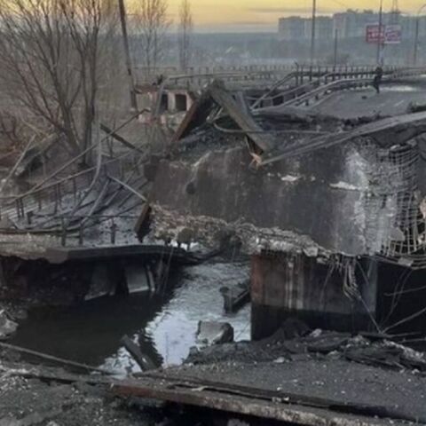Ουκρανία: Ο στρατός ανατίναξε γέφυρα για να αποτρέψει την επέλαση των Ρώσων στο Κίεβο