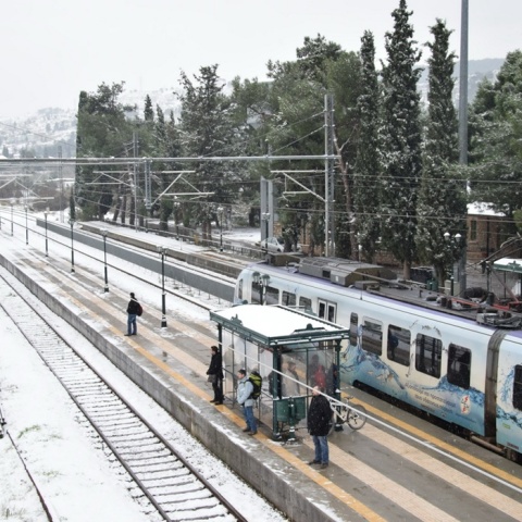 Χιόνια στις γραμμές τρένου