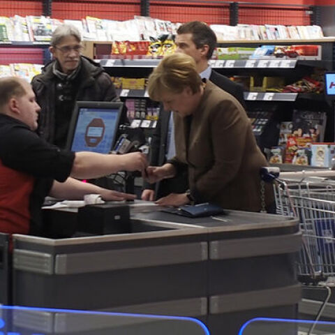 Θύμα ληστείας η Άνγκελα Μέρκελ - Της έκλεψαν την τσάντα καθώς ψώνιζε σε σούπερ μάρκετ