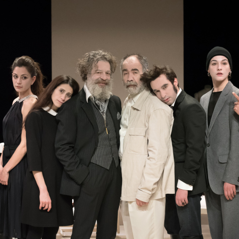Ηθοποιοί στην παράσταση «Αντιγόνη» του Ζαν Ανούιγ σε σκηνοθεσία της Μαρίας Πρωτόπαππα