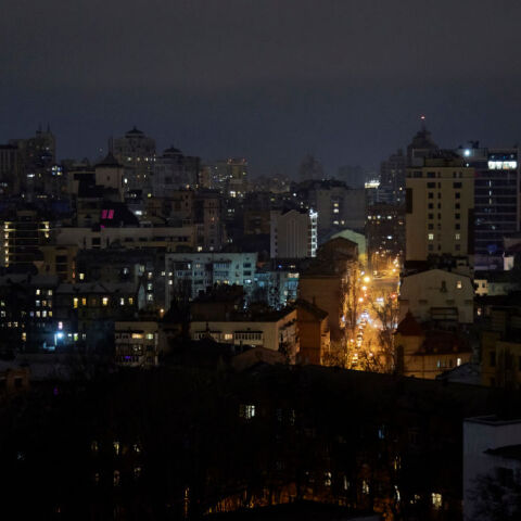 Επίθεση σε όλα τα μέτωπα ετοιμάζει η Ρωσία-Απαγόρευση κυκλοφορίας στο Κίεβο