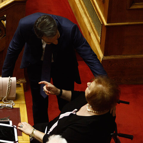 Κυριάκος Μητσοτάκης και Μαριέττα Γιαννάκου στη Βουλή