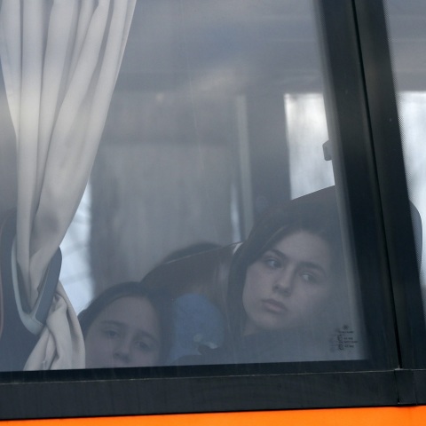 Ουκρανές πρόσφυγες σε λεωφορείο