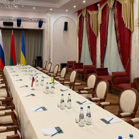 Η πρώτη φωτογραφία από το τραπέζι των διαπραγματεύσεων μεταξύ Ρωσίας και Ουκρανίας