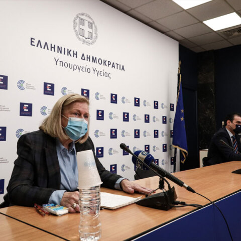 Μαρία Θεοδωρίδου και Μάριος Θεμιστοκλέους στη live ενημέρωση για τον εμβολιασμό κατά του κορωνοϊού στην Ελλάδα