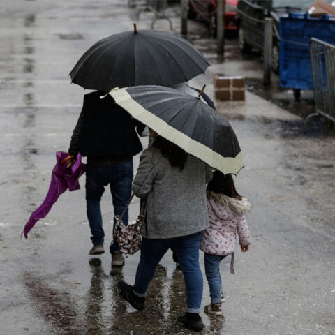 Με βροχές ο καιρός σήμερα Τρίτη (01.03), σύμφωνα με την πρόγνωση ΕΜΥ