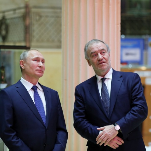 Ο Ρώσος πρόεδρος, Βλαντιμίρ Πούτιν, και ο μαέστρος, Βαλέρι Γκέργκιεφ, στο περιθώριο συναυλίας