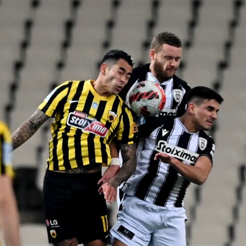 Στιγμιότυπο από την αναμέτρηση ΑΕΚ και ΠΑΟΚ για το Κύπελλο Ελλάδος