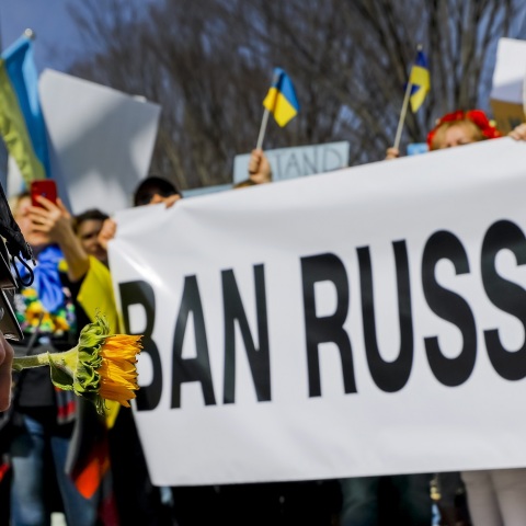 Πόλεμος στην Ουκρανία: Ένα – ένα τα μεγάλα διεθνή δίκτυα διακόπτουν τις μεταδόσεις τους στη Ρωσία. Στη λίστα CNN, καναδικό CBS, BBC και Bloomberg. 