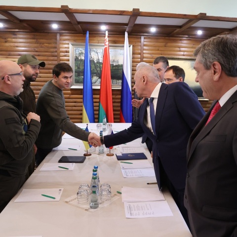 Ρωσο-ουκρανικός πόλεμος: Νέος, τρίτος γύρος συνομιλιών μεταξύ εκπροσώπων των δύο χωρών ανοίγει τη Δευτέρα, σύμφωνα με ουκρανικές πηγές.