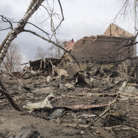 Γκρεμισμένα κτήρια μετά από βομβαρδισμούς σε πόλη της Ουκρανίας
