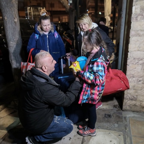 Πόλεμος στην Ουκρανία: Ουκρανοί πρόσφυγες φτάνουν στην Αθήνα