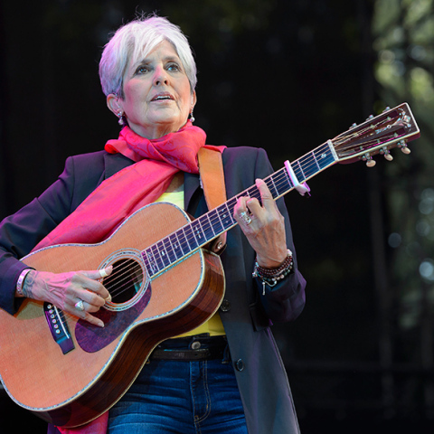 Η Τζόαν Μπαέζ