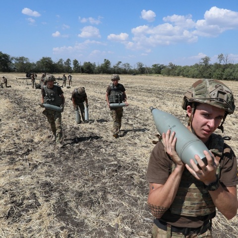Ακροδεξιοί στην Ουκρανία σε πολεμική άσκηση