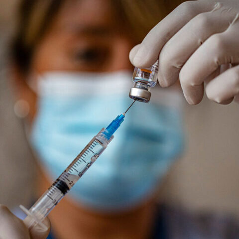 Κορωνοϊός: Η Αυστρία «παγώνει» την υποχρεωτικότητα εμβολιασμού