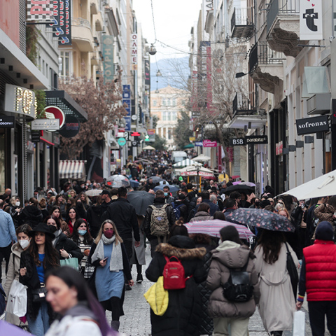 Κόσμος στο κέντρο της Αθήνας