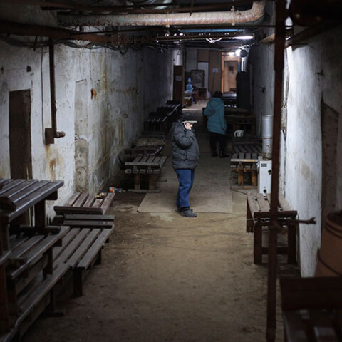 Ουκρανοί σε υπόγειο καταφύγιο στο Χάρκοβο