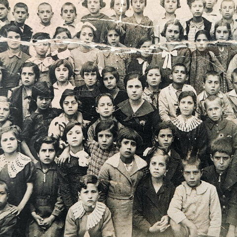 Το επάγγελμα πατρός πολλών μαθητολογίων στο αρχείο του σχολείου την πρώτη περίοδο λειτουργίας όπου φοιτούσαν πολλά ορφανά παιδιά ήταν κενό, γιατί οι γονείς είχαν χαθεί στη Μικρά Ασία.