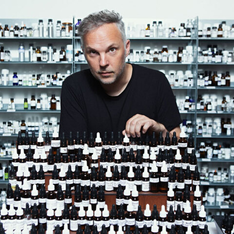 O Σπύρος Δροσόπουλος είναι η μύτη της ολλανδικής εταιρείας αρωμάτων “Baruti parfums”.