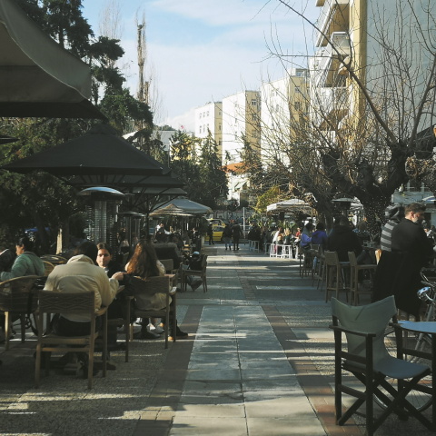 Η πλατεία Βραζιλίας γεμίζει πάντα με πλήθος κόσμου.