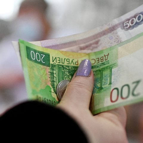 Ρωσία-Ουκρανία: Η ρωσική οικονομία βρίσκεται σε κατάσταση "σοκ" λόγω ενός πρωτοφανούς οικονομικού πολέμου, λέει το Κρεμλίνο	