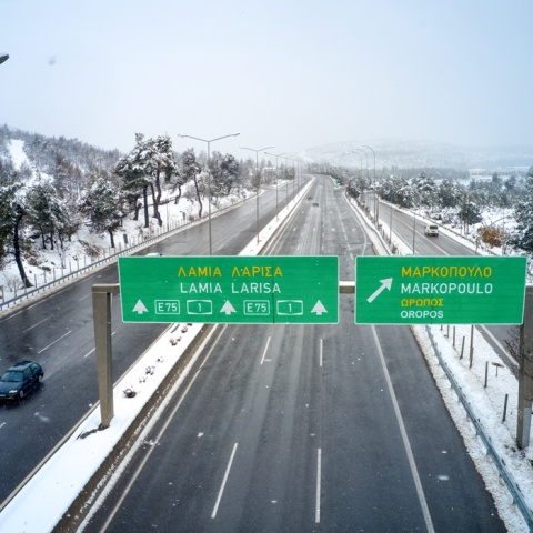 Χιονόπτωση στην Εθνική Οδό Αθηνών - Λαμίας