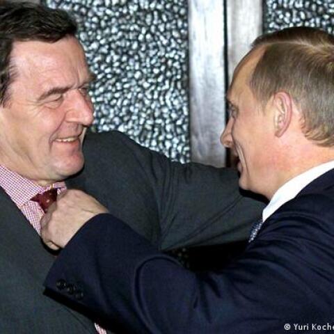 Σρέντερ: Απανωτές «κυρώσεις» λόγω της παραμονής του στις ρωσικές εταιρίες ενέργειας