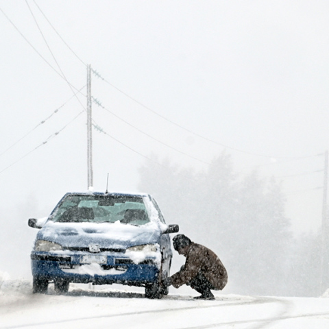 Κακοκαιρία «Φίλιππος»: Πυκνή χιονόπτωση στην Αττική