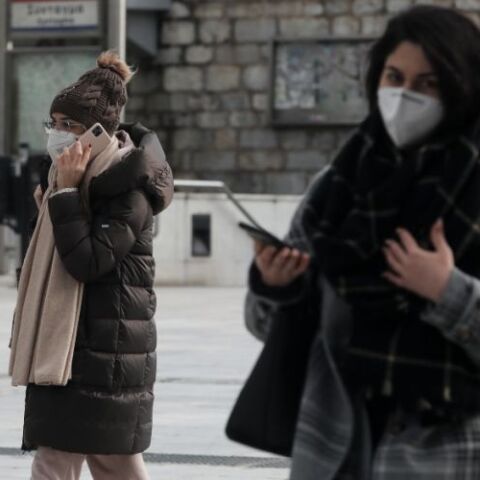 Κρύο - Πολίτες στο κέντρο της Αθήνας 