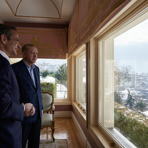 Σε εξέλιξη το τετ α τετ Μητσοτάκη – Ερντογάν